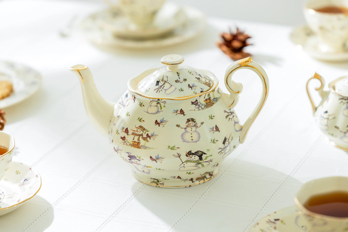 Holiday Snowmen 36oz Fine Porcelain Teapot