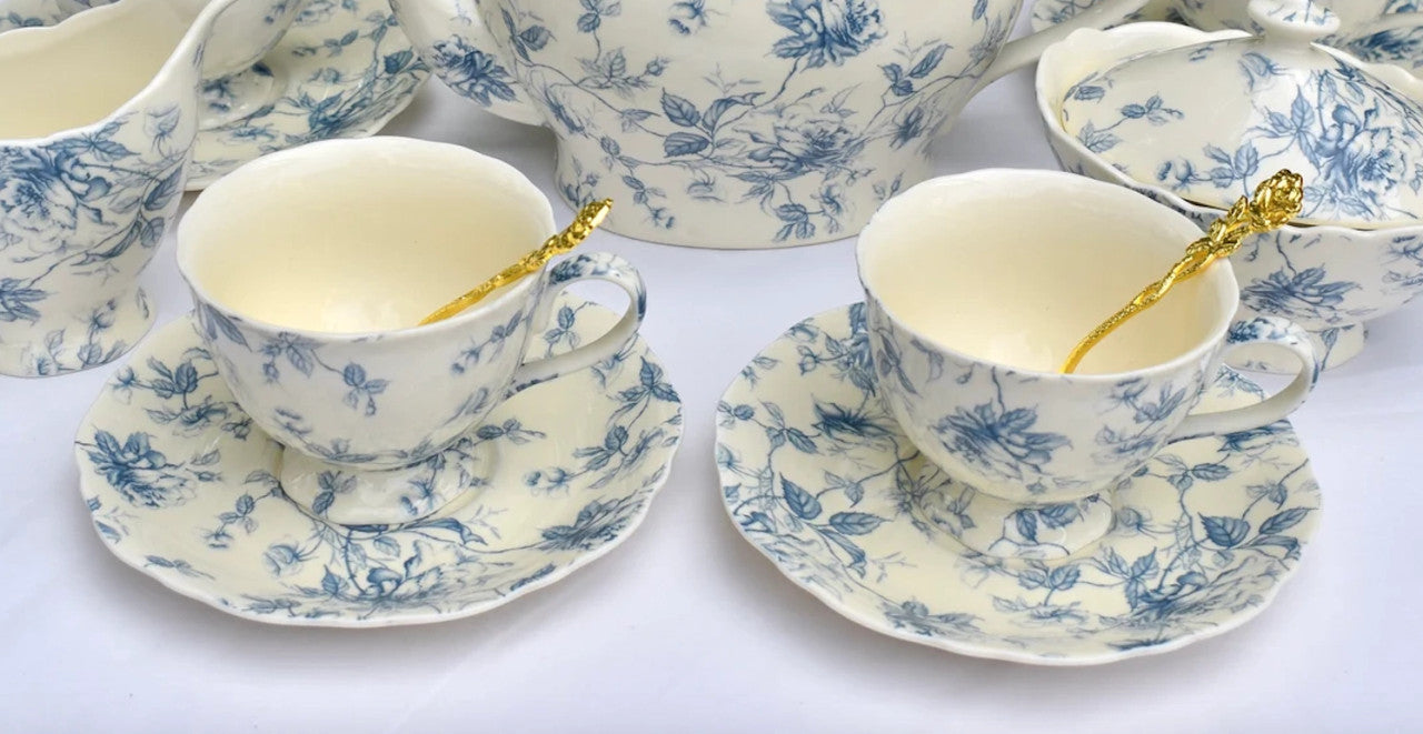 Blue and White Rose Toile Scallop Teacup and Saucer – Belle Maison