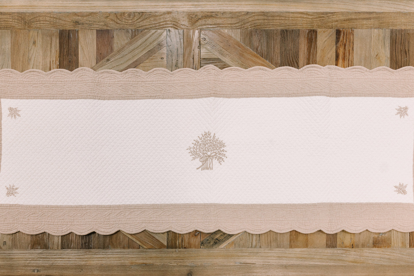 Sud Etoffé | Embroidered Table Runners